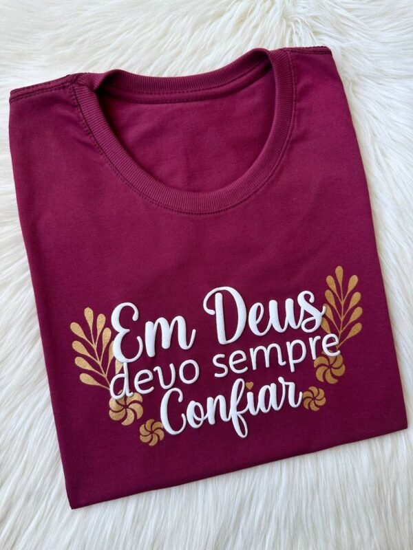 Tshirt Algodão Premium Em Deus| Marsala