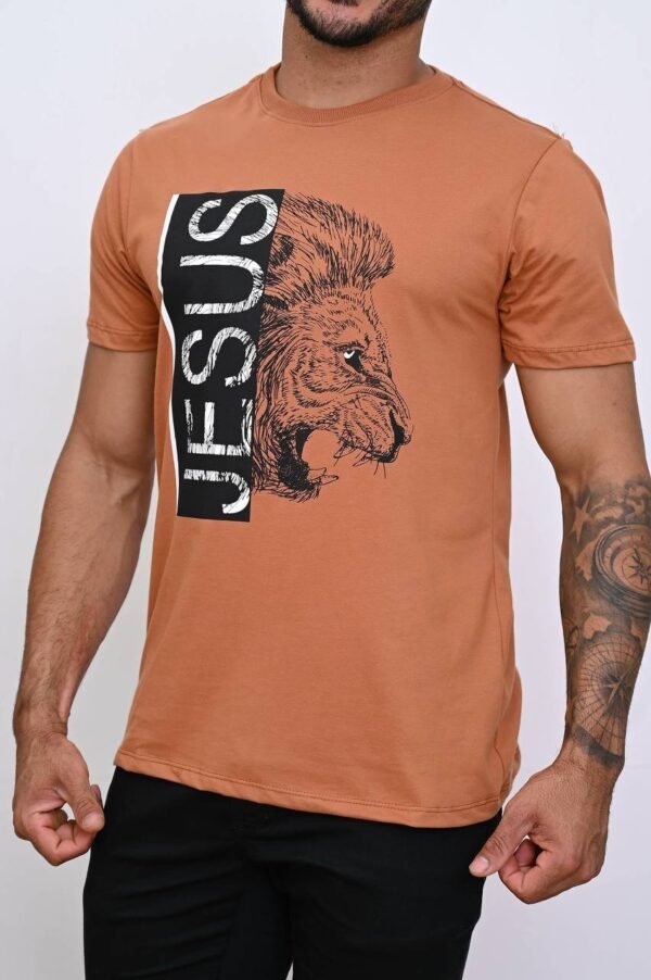 Camiseta Masculina Jesus Leão | Marrom